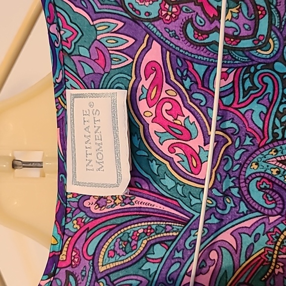 Intimate Moments Short Robe - Picture 2 of 7